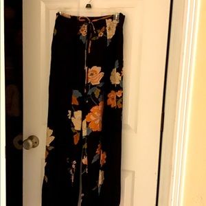 Really cute fly away leg pants